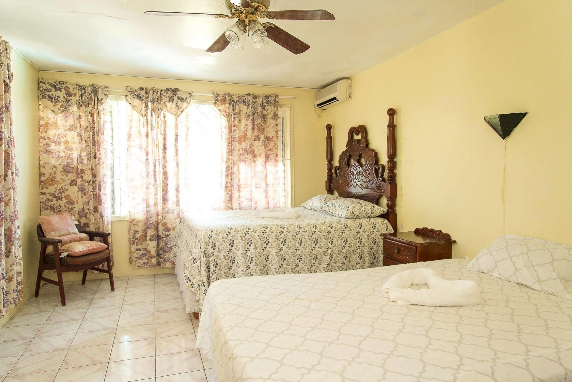 Villa Donna Inn Montego Bay Esterno foto